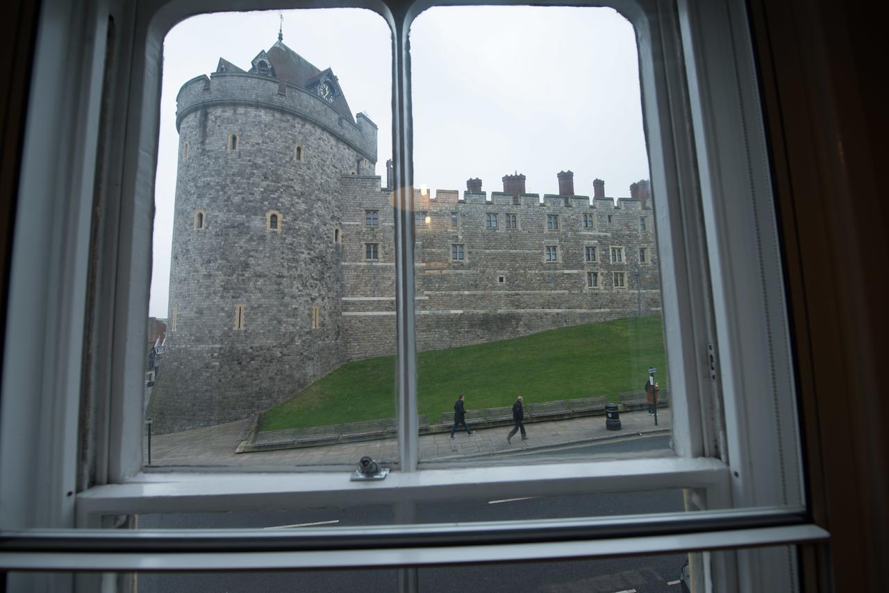 Central Windsor Apartment Facing The Castle Exteriör bild