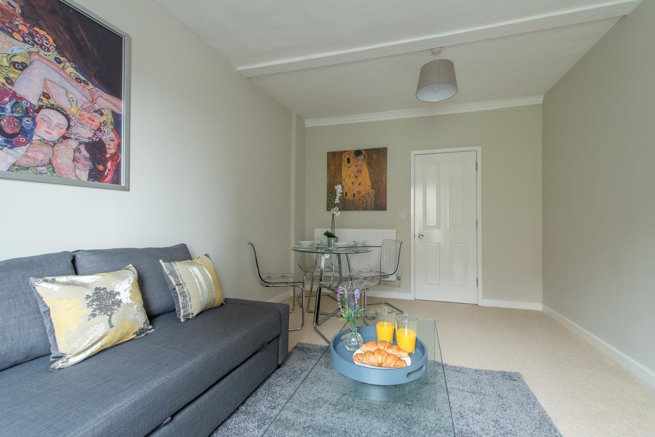 Central Windsor Apartment Facing The Castle Exteriör bild